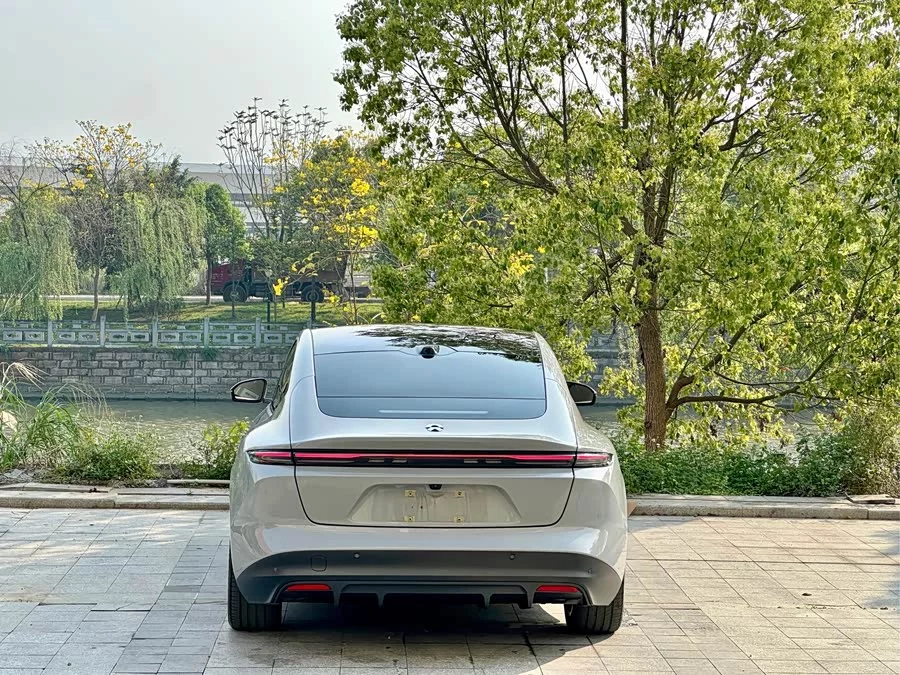 NIO ET5