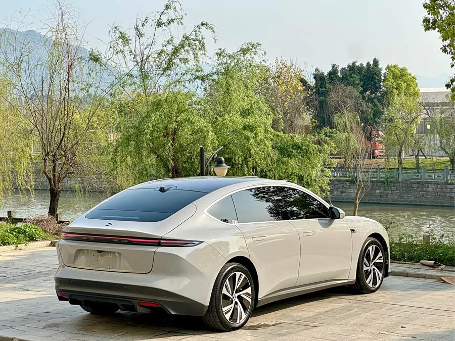 NIO ET5