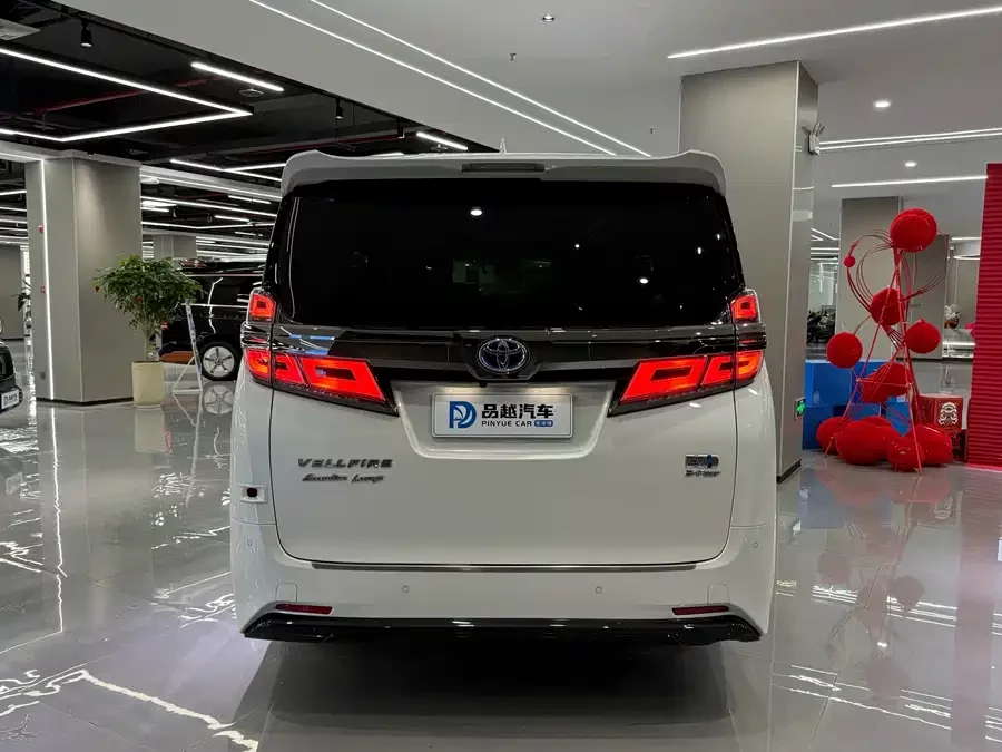 Toyota Crown Vellfire