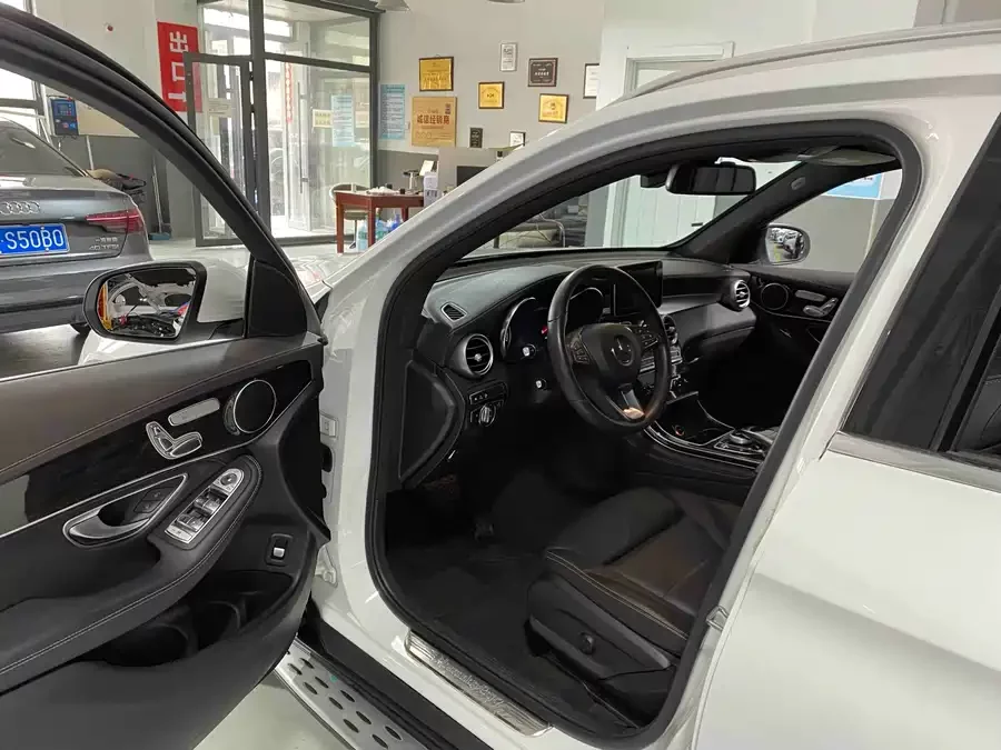 Mercedes Benz GLC