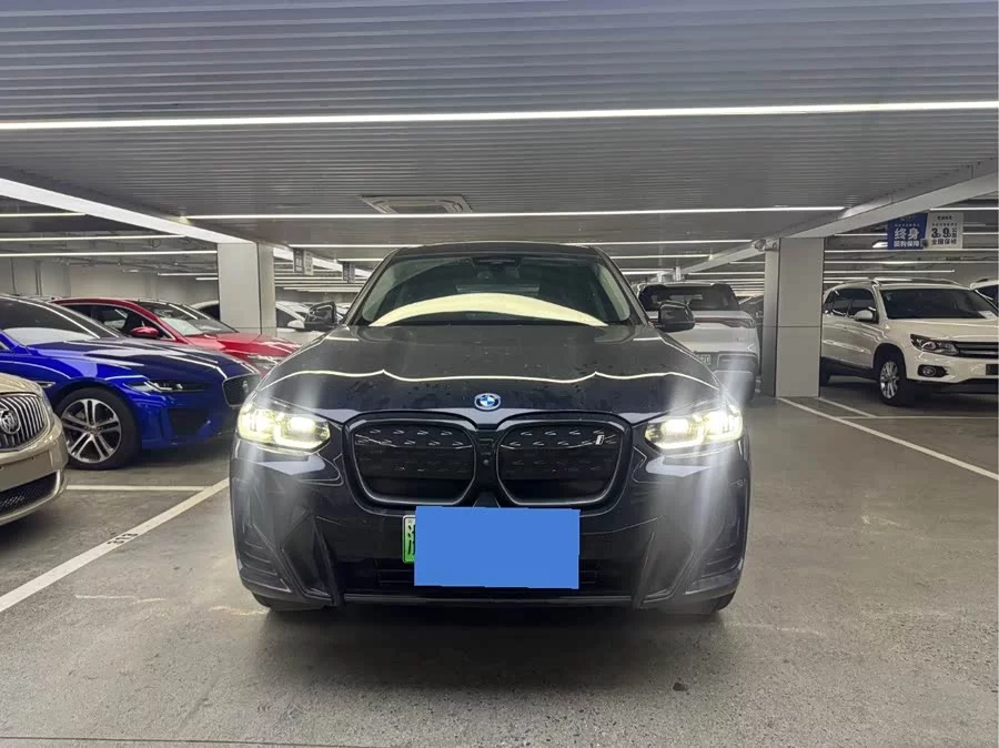 BMW iX3