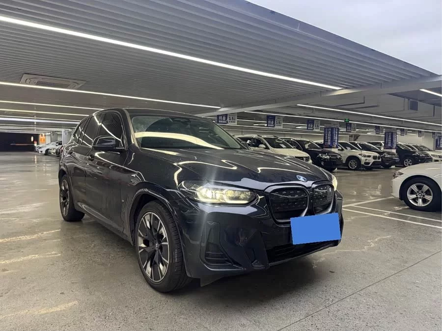 BMW iX3