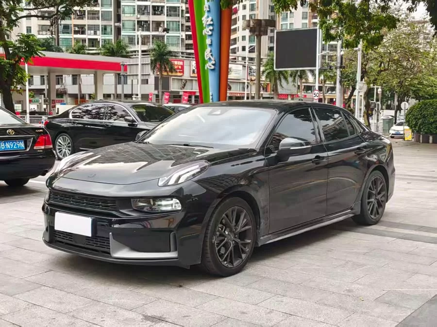 Lynk & Co 03