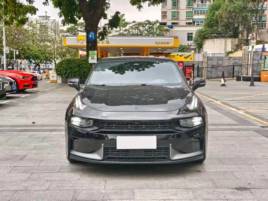 Lynk & Co 03