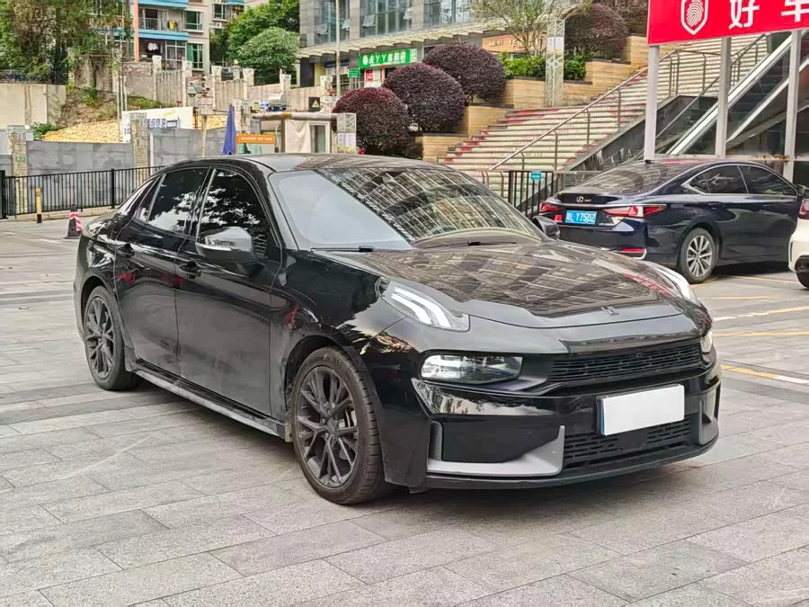 Lynk & Co 03