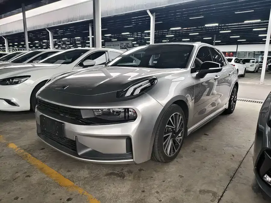 Lynk & Co 03