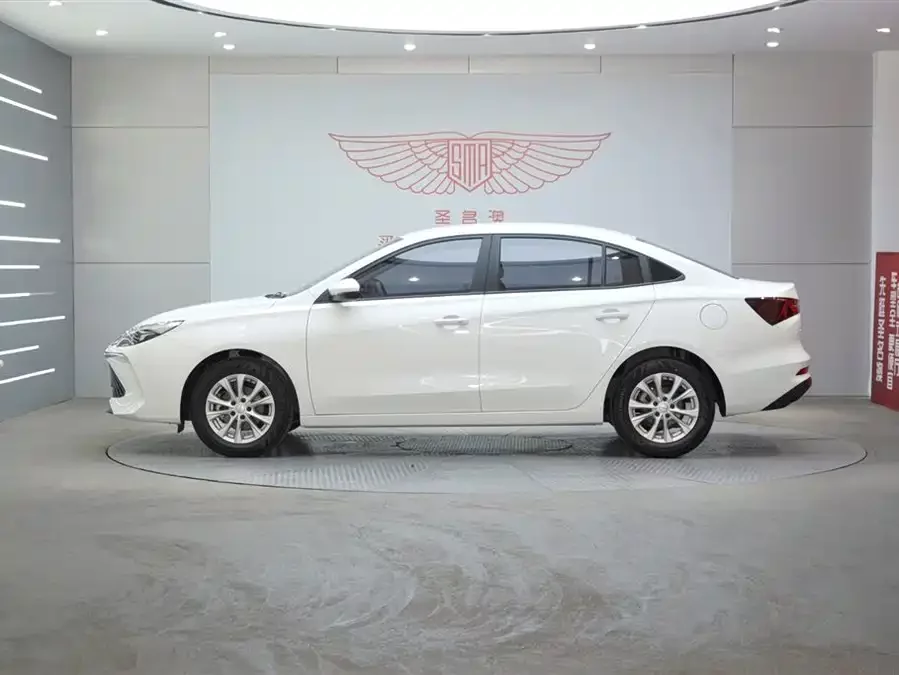 Roewe i5