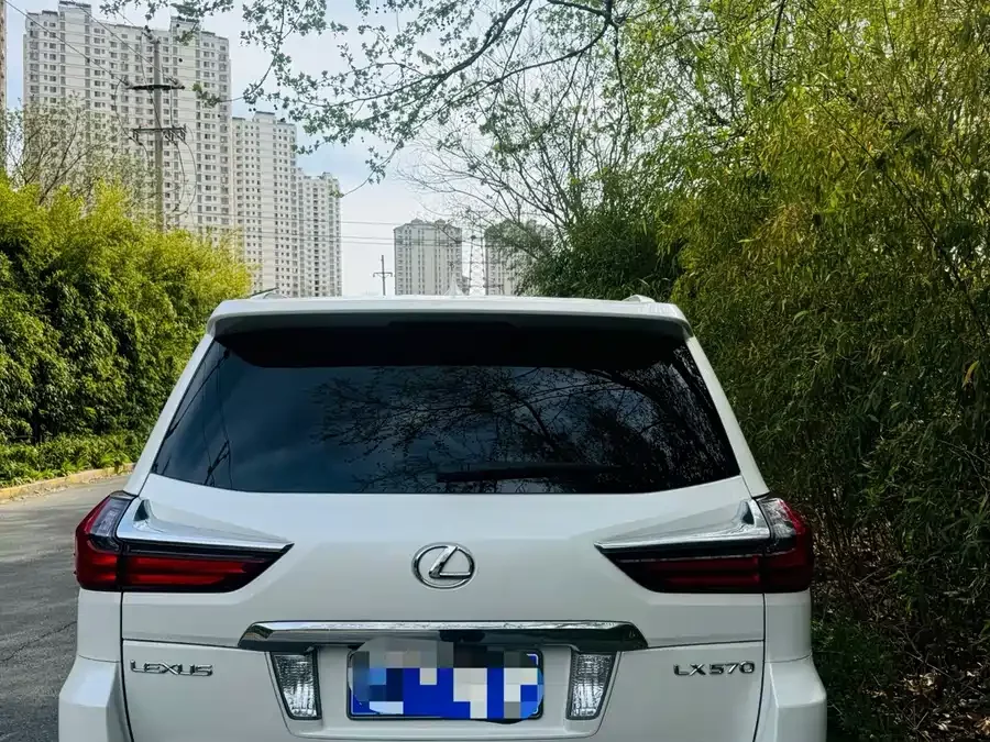 Lexus LX