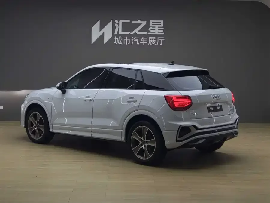 Audi Q2L