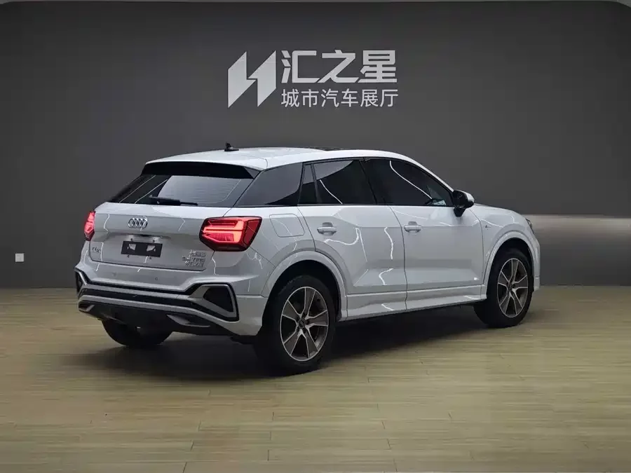 Audi Q2L