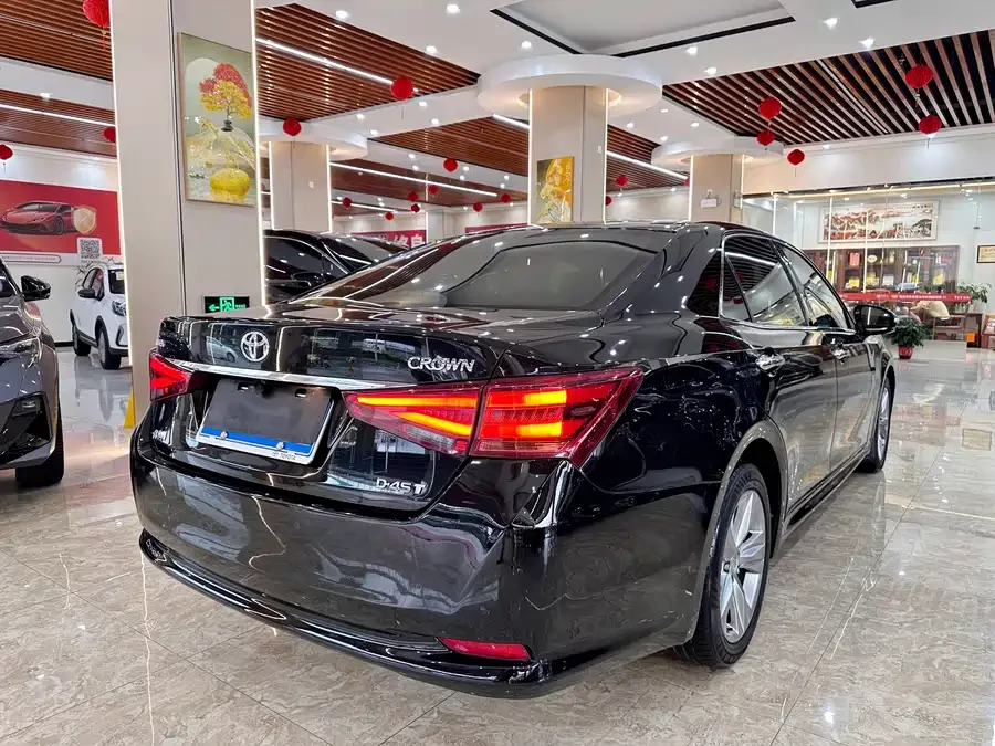 Toyota crown