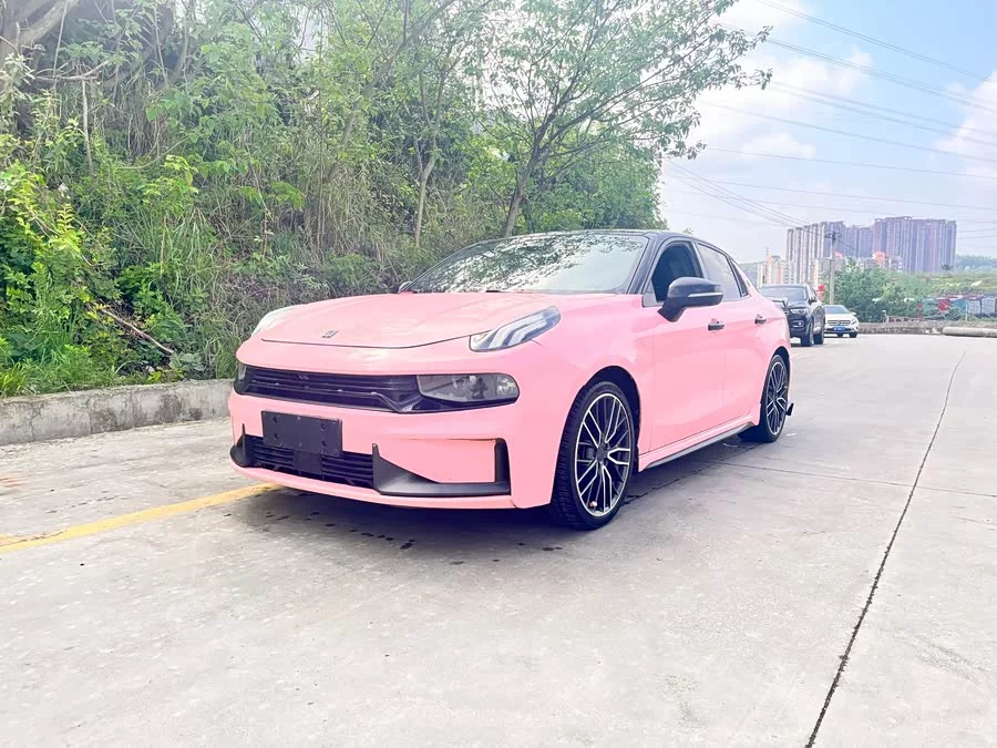 Lynk & Co 03
