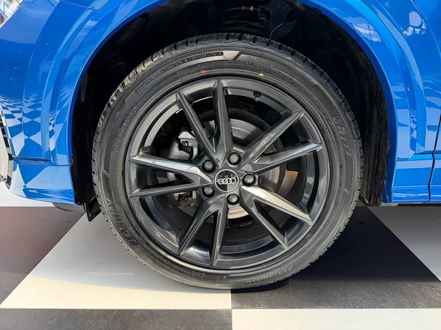 Audi Q2L