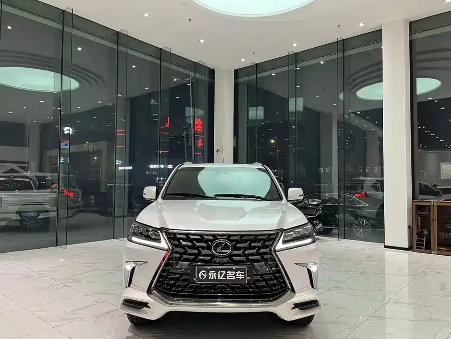 Lexus LX