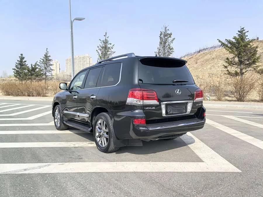 Lexus LX