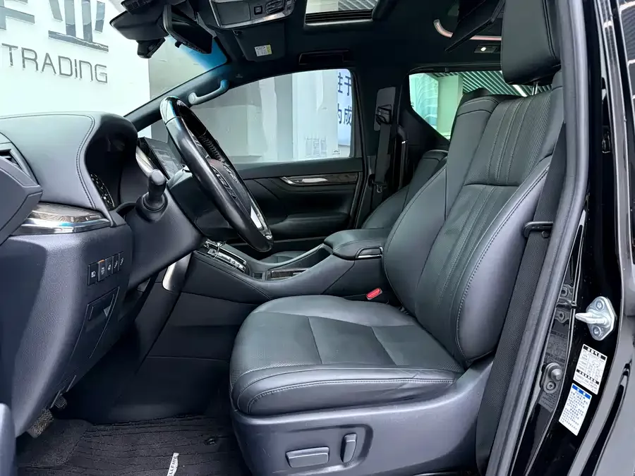 Toyota Crown Vellfire
