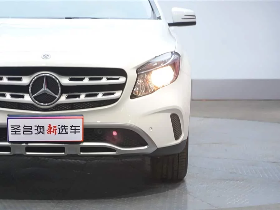Mercedes Benz GLA