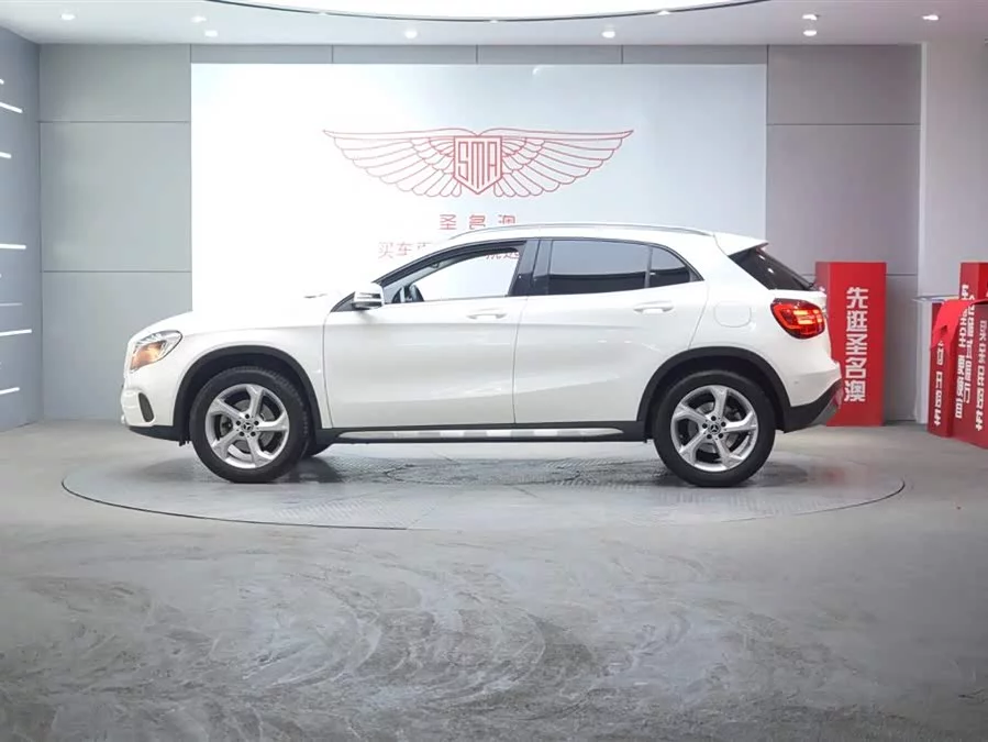Mercedes Benz GLA