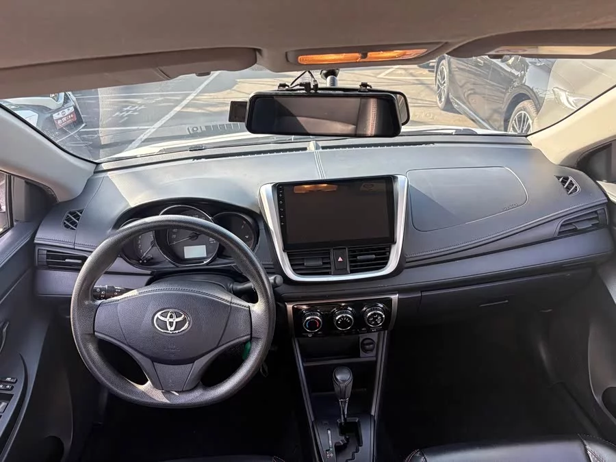 Toyota YARiS L