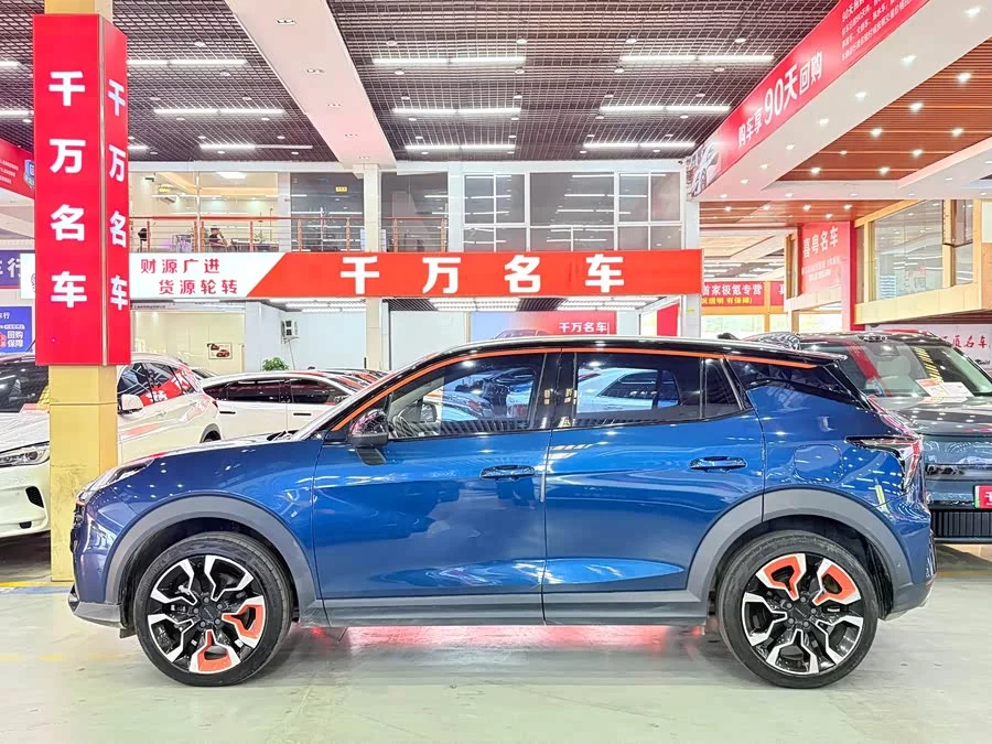 Lynk & Co 06