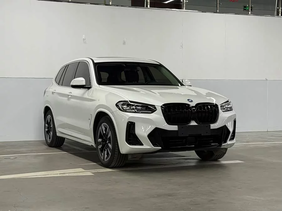 BMW iX3