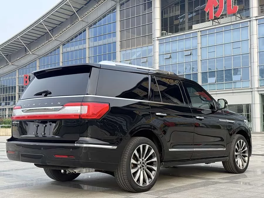 Lincoln Navigator