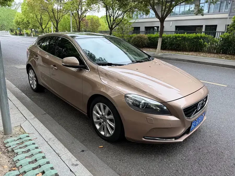 Volvo V40