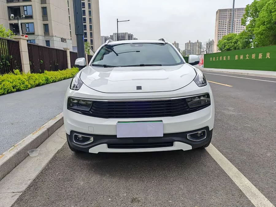 Lynk & Co 01