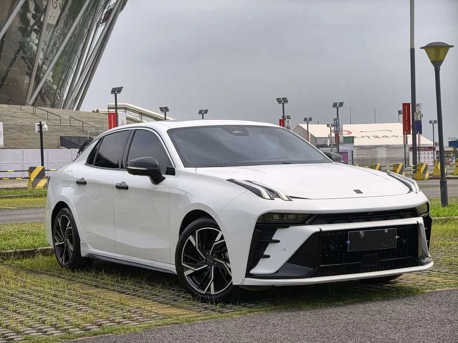 Lynk & Co 03