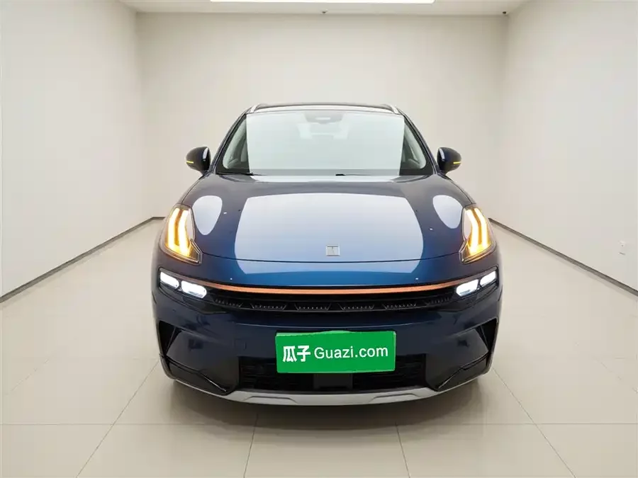 Lynk & Co 06