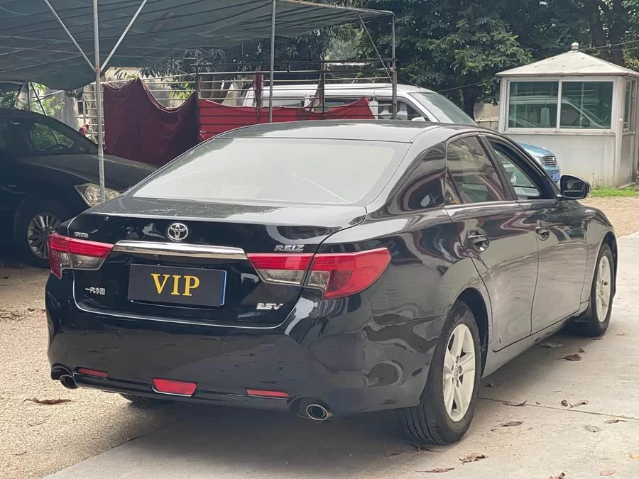 Toyota Reiz