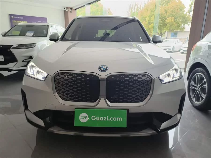 BMW iX1