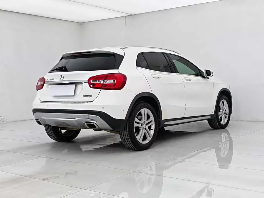 Mercedes Benz GLA