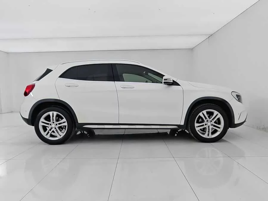 Mercedes Benz GLA