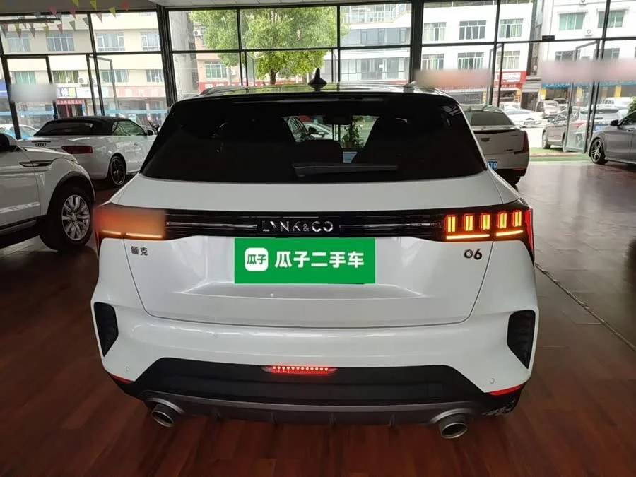 Lynk & Co 06