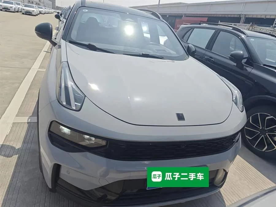 Lynk & Co 01