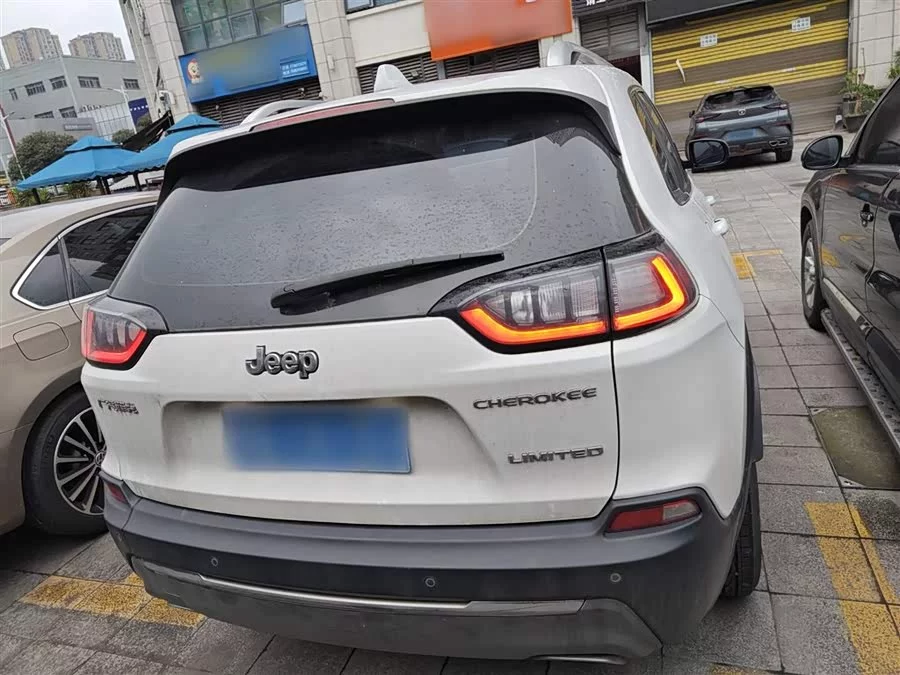 Jeep Cherokee