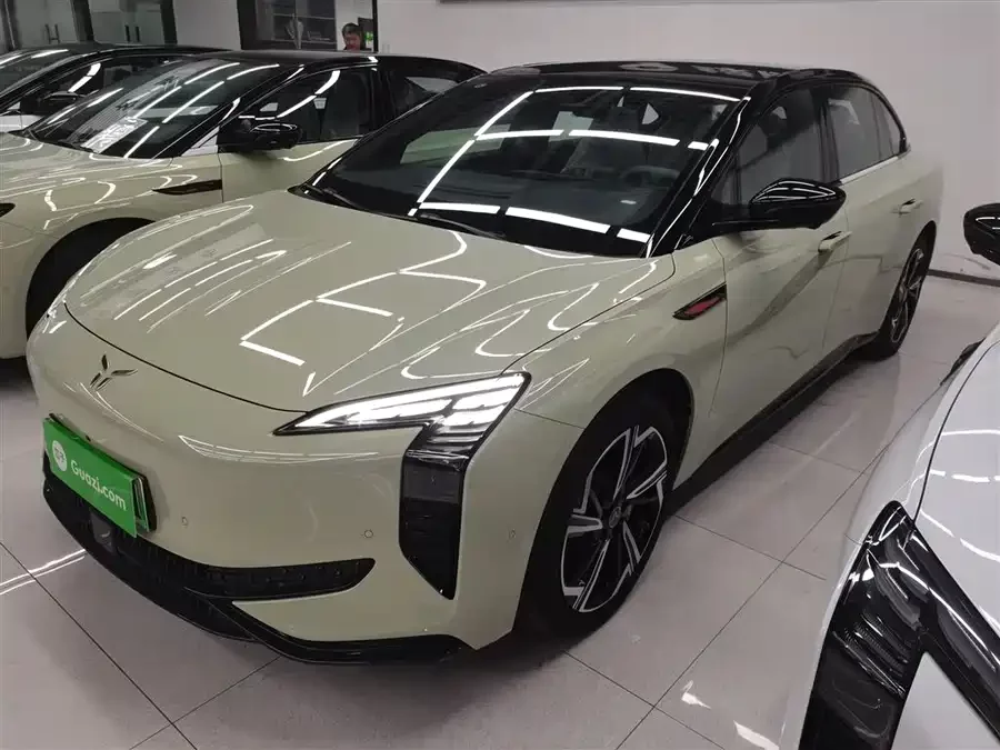 Hongqi EH7