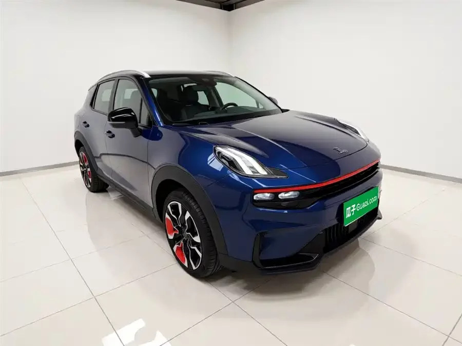 Lynk & Co 06