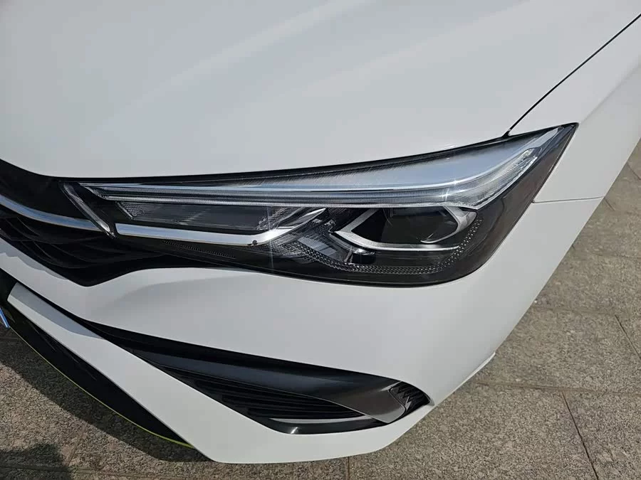 Roewe i5