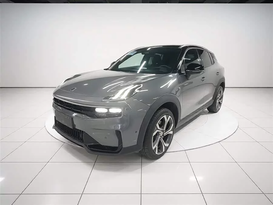 Lynk & Co 06