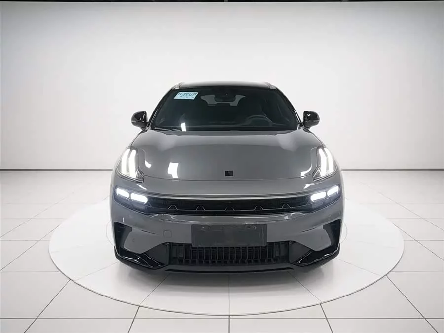 Lynk & Co 06