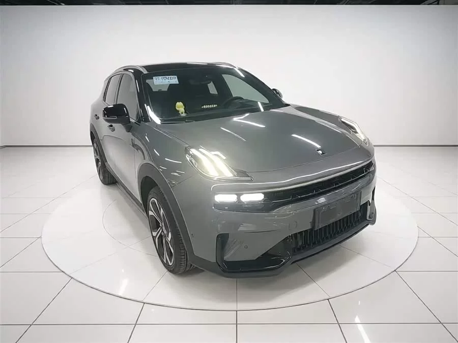 Lynk & Co 06