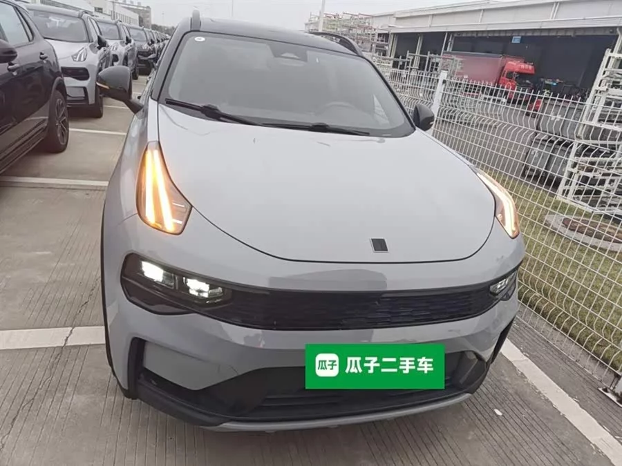 Lynk & Co 01