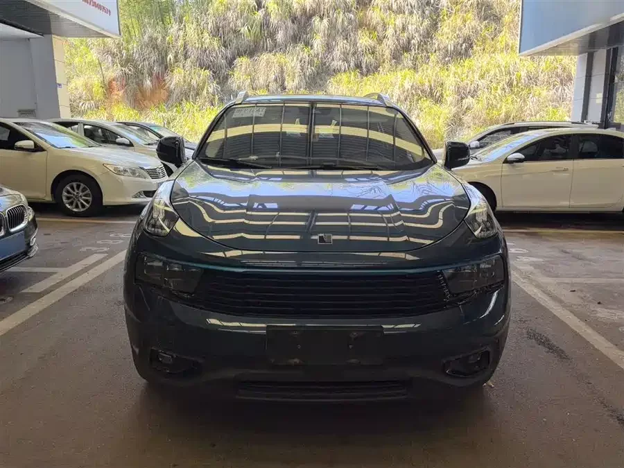 Lynk & Co 01