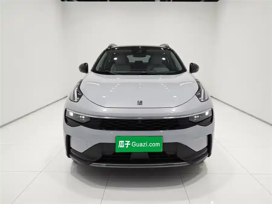 Lynk & Co 01