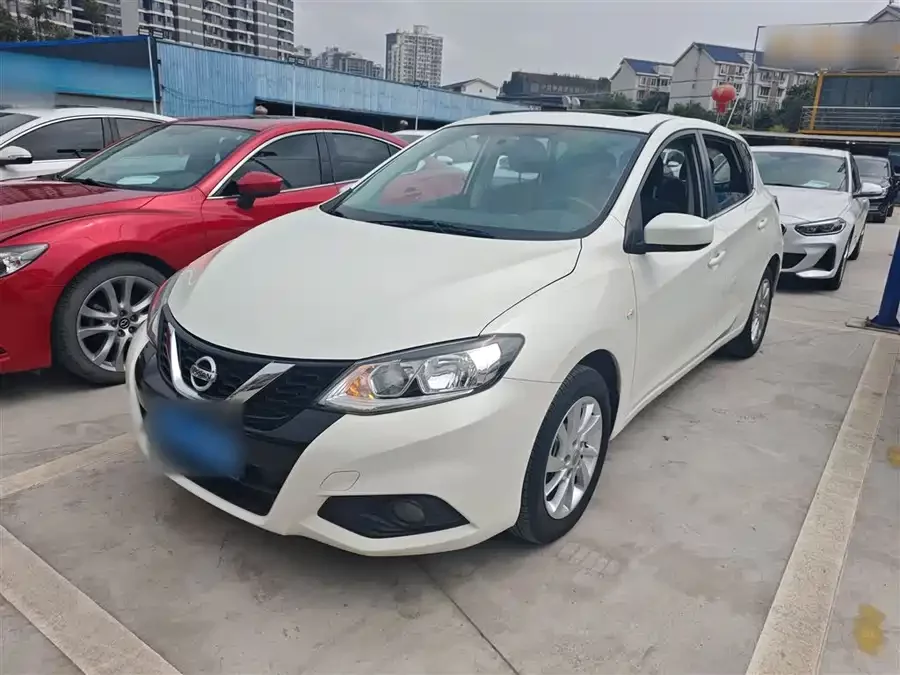 Nissan Tiida