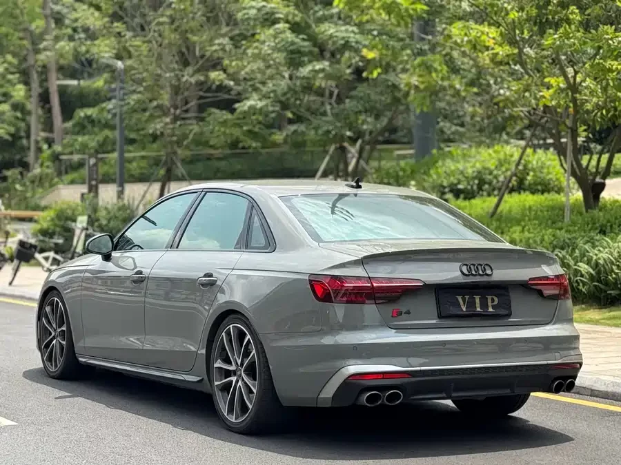 Audi S4