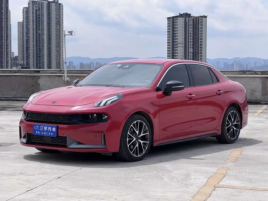 Lynk & Co 03