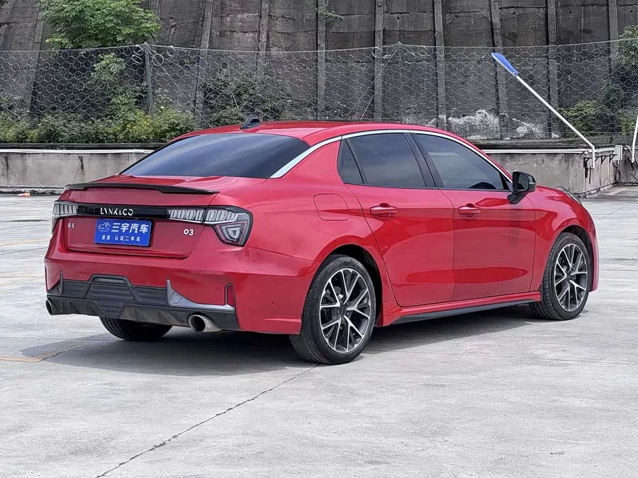 Lynk & Co 03